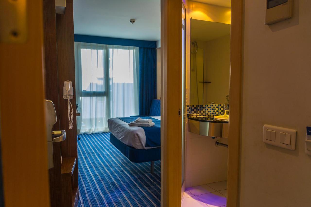 Holiday Inn Express Madrid Leganes By Ihg Esterno foto