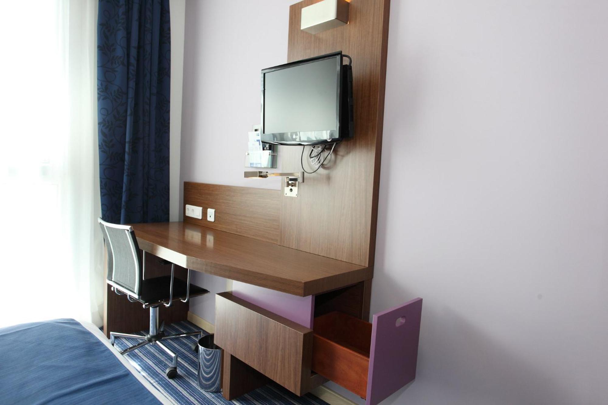 Holiday Inn Express Madrid Leganes By Ihg Esterno foto