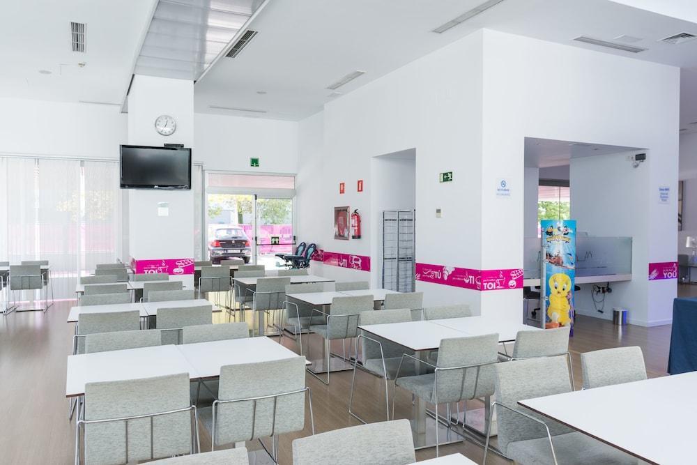 Holiday Inn Express Madrid Leganes By Ihg Esterno foto